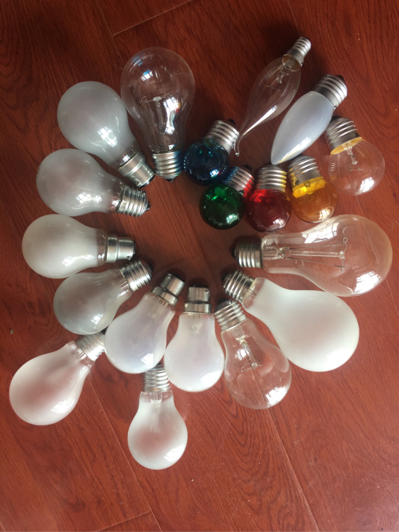 ׳ incandescent bulbs