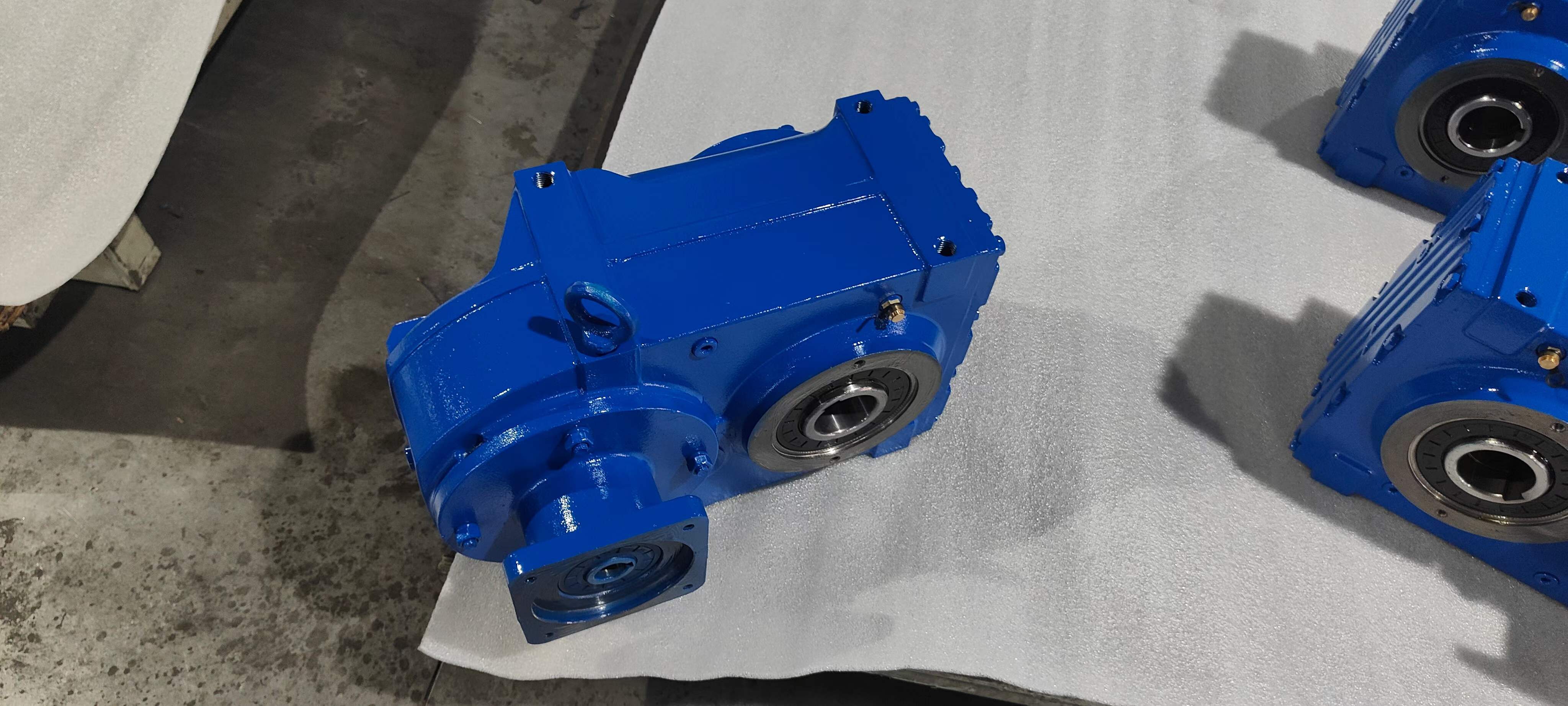 R87-Y4KW-36.73-M1-0MC2PLHT09